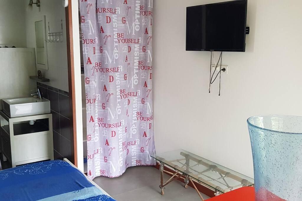 Studio Moderne Climatise Avec Jardin, Plage A Pied Le Diamant Exterior photo